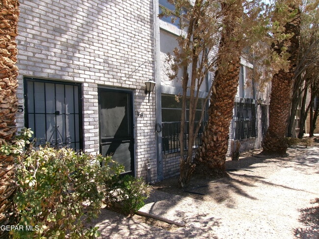 Photo - 6700 Escondido Dr