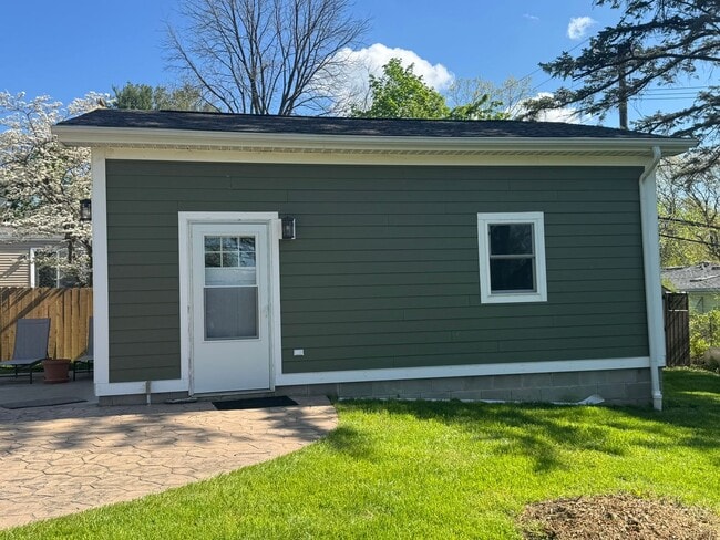 Photo - Fully Updated 3 Bedroom - 1 bathroom home - $3,000