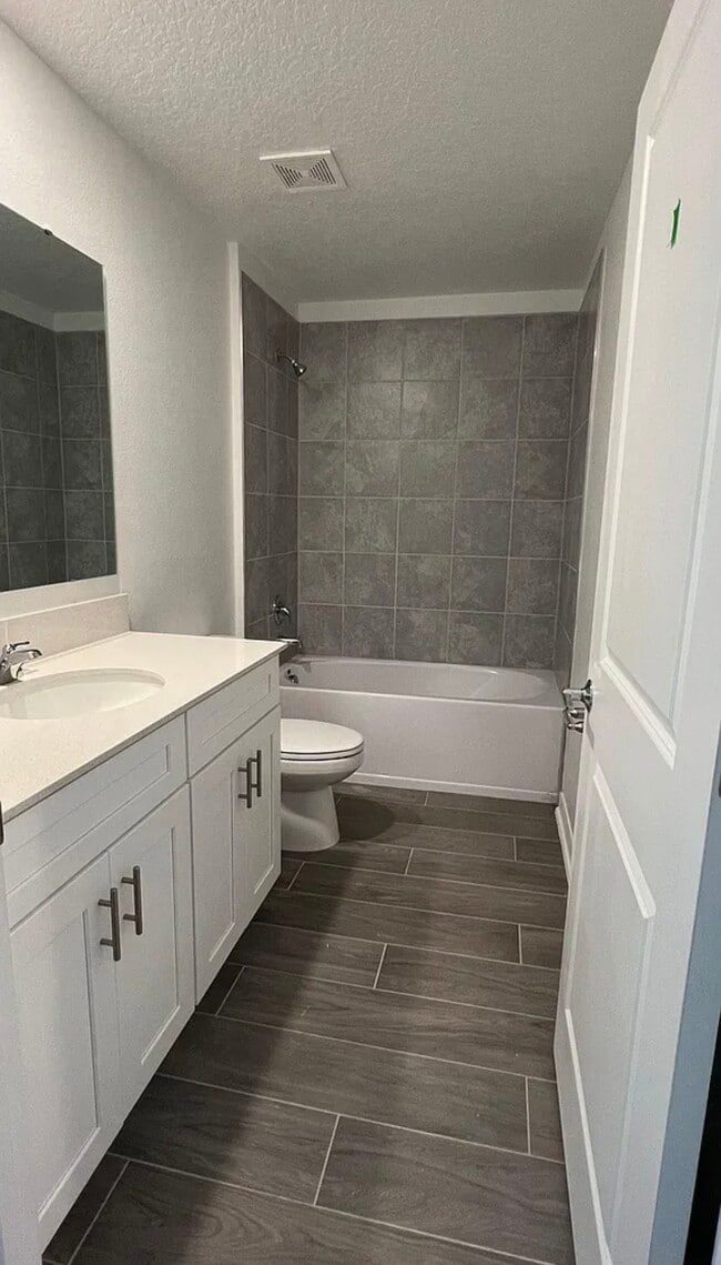 Photo - 409 Three Oaks Dr