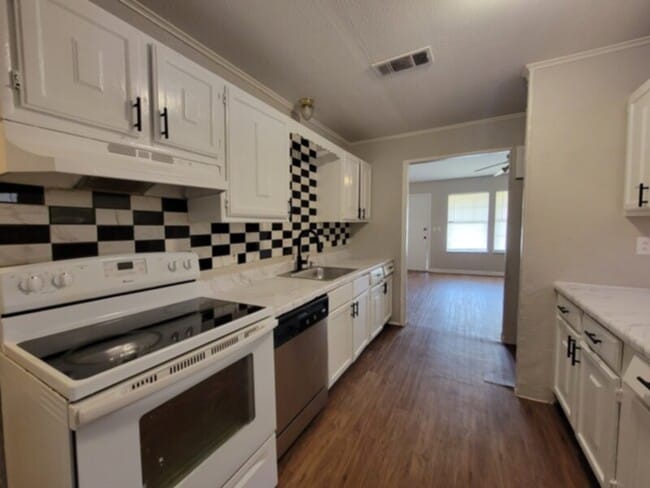 Photo - 1552 Cheyenne Rd