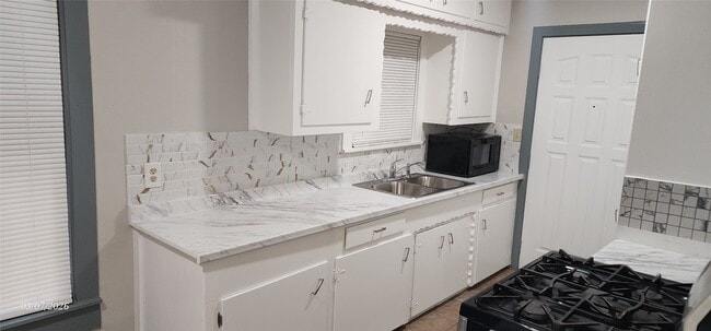 Photo - 4612 Hain St