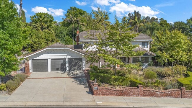Building Photo - 26232 Glen Canyon Dr