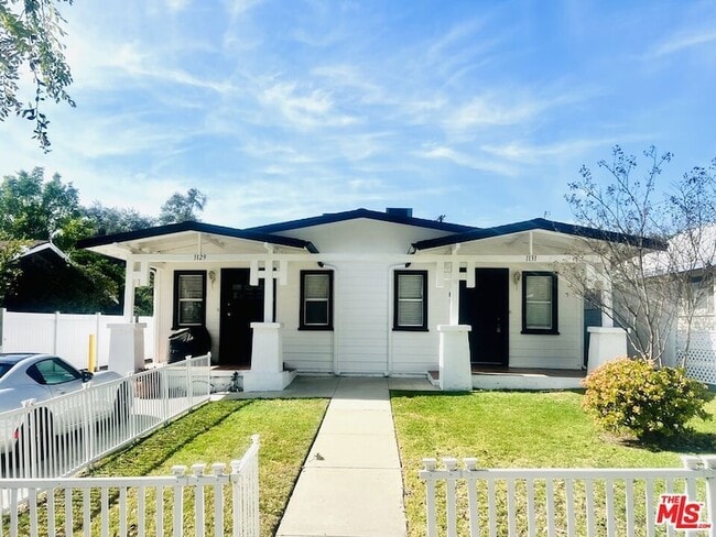 Building Photo - 1131 N Sierra Bonita Ave