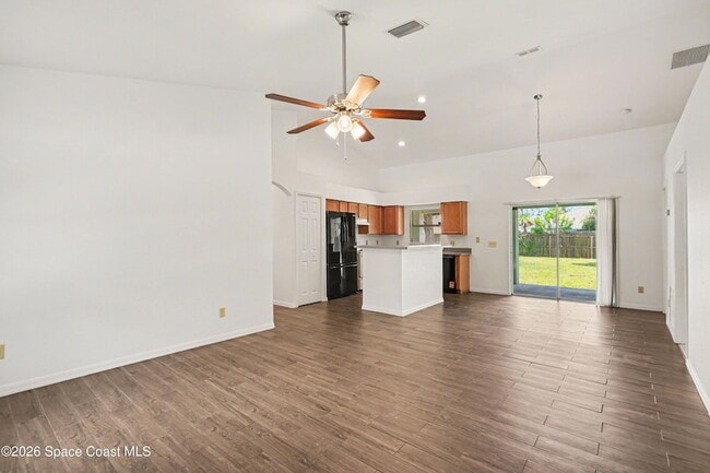 Photo - 934 Westport St SE