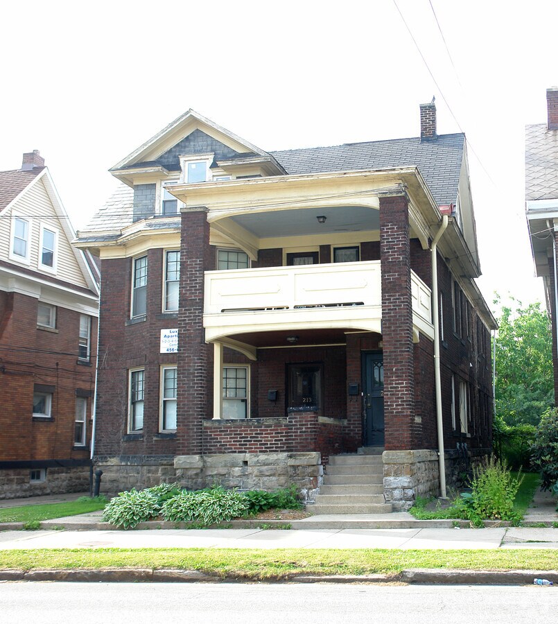 Photo - 213-215 W 8th St