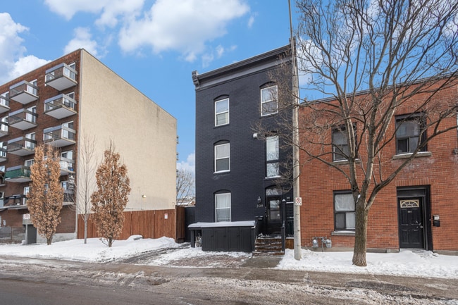 Photo - 208 Clarence St