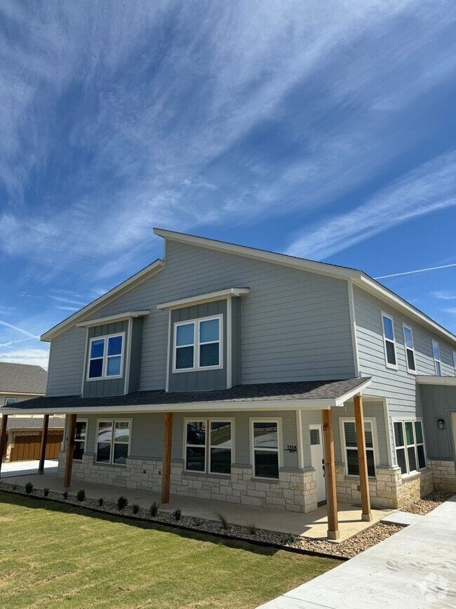 Building Photo - 3/2/2 NO Water Bill -  Fenced Yard - GATED... Rental