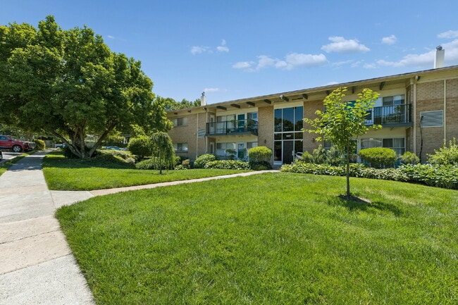 Photo - Location, Location, Location! Move-in ready, Offers 2 beds and 1 bed
