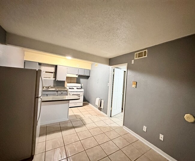 Photo - ALL UTILITIES INCLUDED in Cozy and Convenient 1 bedroom Unidad 104