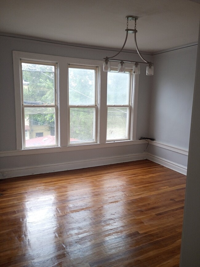 Photo - 611 E 76th St Unidad 2E