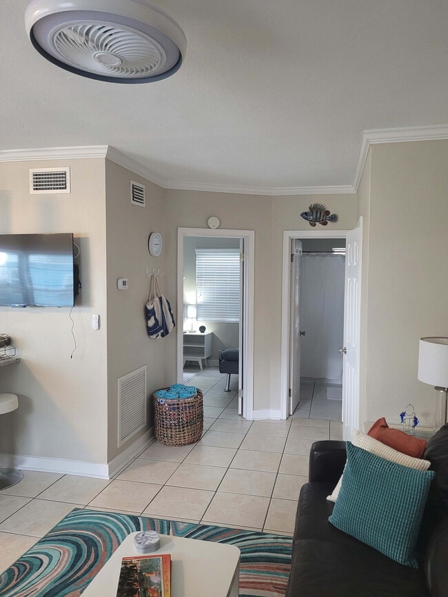 Photo - 483 E Shore Dr Unidad SI FL1-ID1507031P