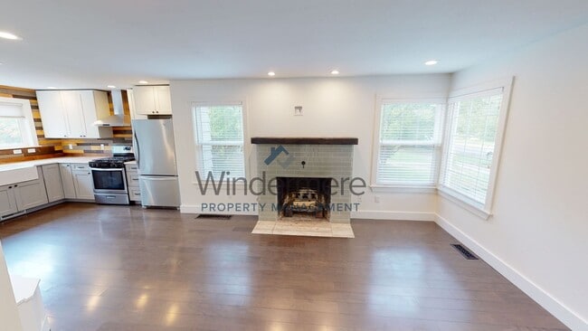 Photo - 1346 Bonsella St
