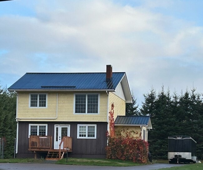 Building Photo - 176 PE-18 Unit Upper Floor