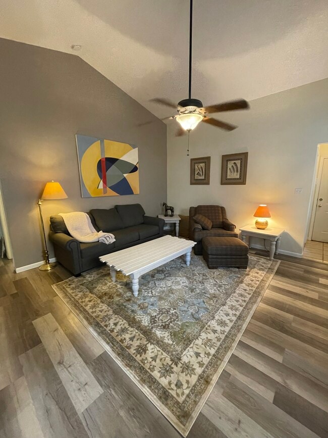 Photo - 10605 Pueblo Plz NW