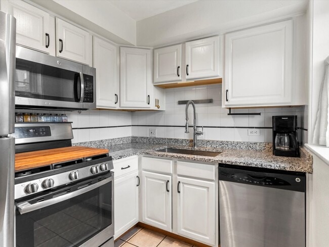 Photo - 6003 E 28th Ave