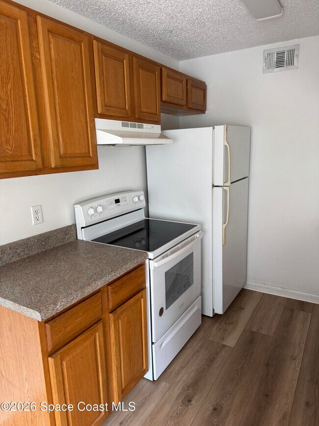 Photo - 421 Mercury Ave SE Unidad 8