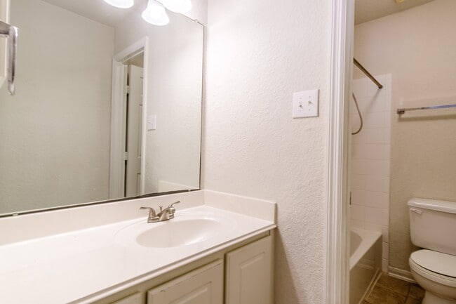 Photo - 2918 Five Oaks Dr