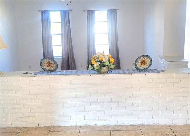 Photo - 350 NE Granduer Ave