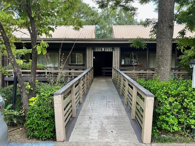 Building Photo - 3101 Lorna Rd