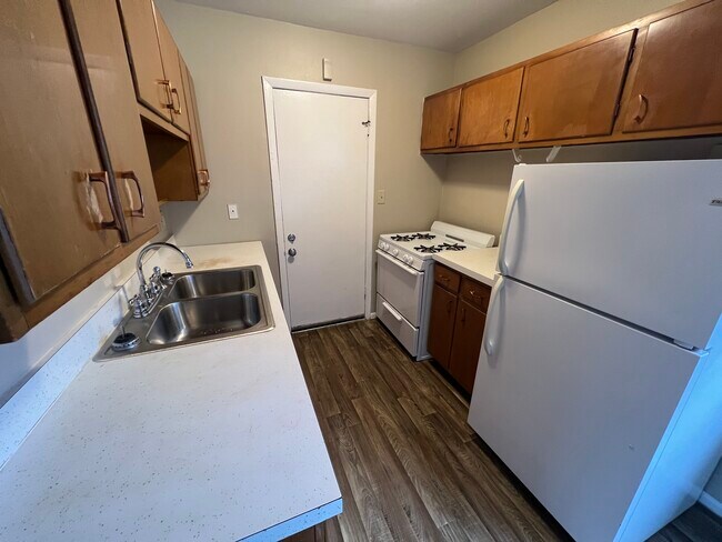 Photo - 2212 Nuttman Ave