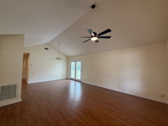 Photo - 221 Millcrest Dr