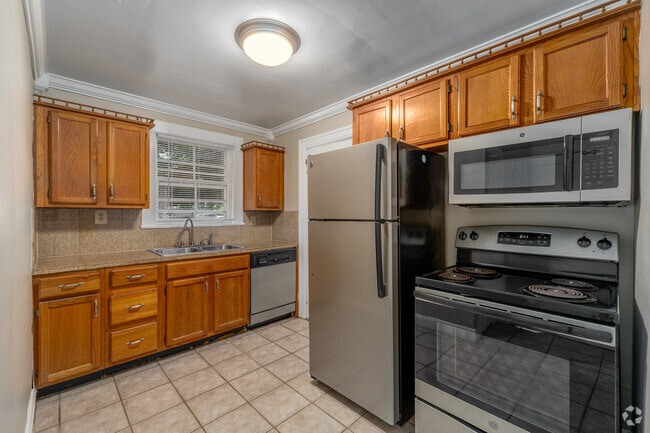 The Clifton 2BR, 1BA - 864SF - Kitchen - Woodmont Terrace
