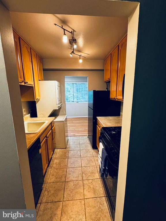 Building Photo - 1531 Colonial Dr Unit 202 Rental