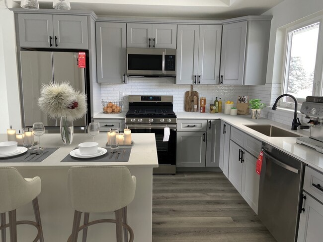Virtually Staged Kitchen - 1704 W Lincoln St Unit 3B