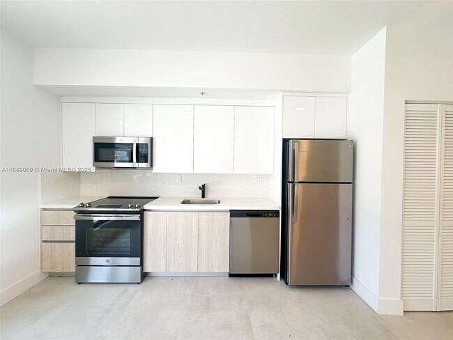 Building Photo - 1547 NW 2nd St Unit 101 Rental