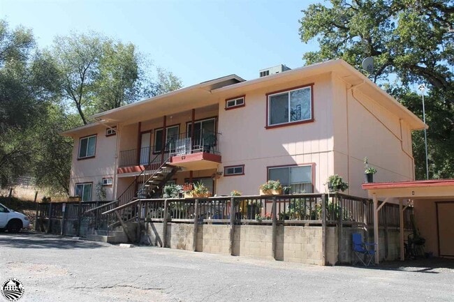 Building Photo - AVAILABLE NOW!! Adorable Unit Near Downtown Sonora! Newly Painted Throughout!