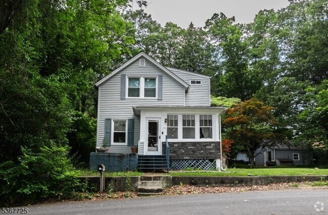 Building Photo - 15 Blakely Ave Rental