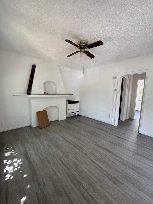 Building Photo - 5031 Romaine St Rental
