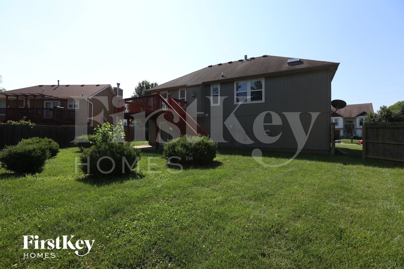 Photo - 910 Applewood Ln