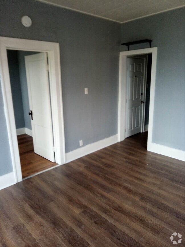 Building Photo - 105 W Monroe Ave Rental