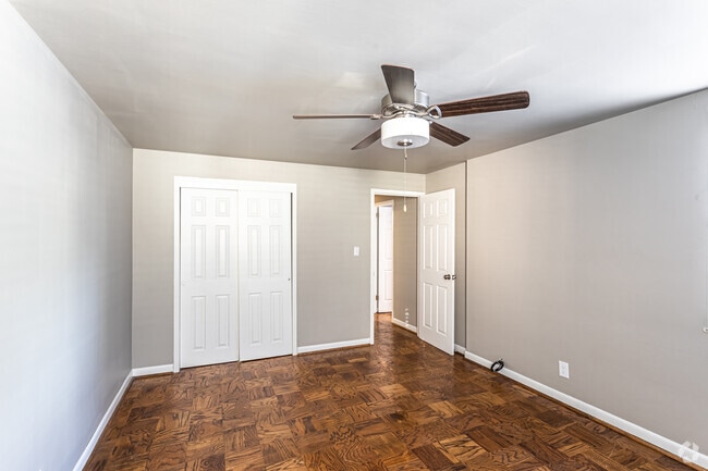 2BR, 1BA - 850 SF - The Stones