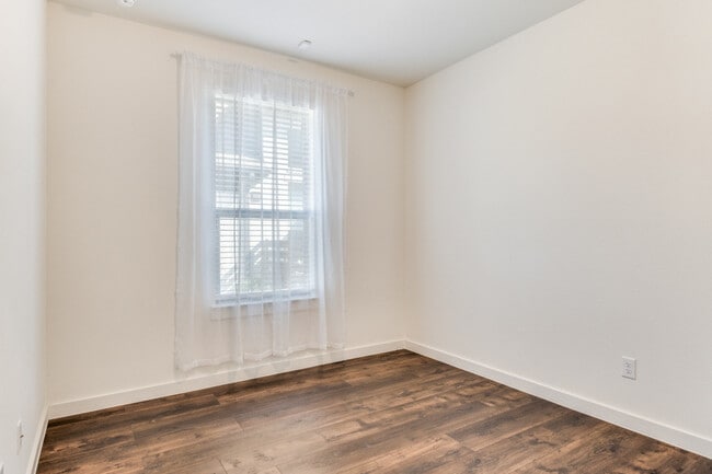 Photo - 1625 Dewberry Ln