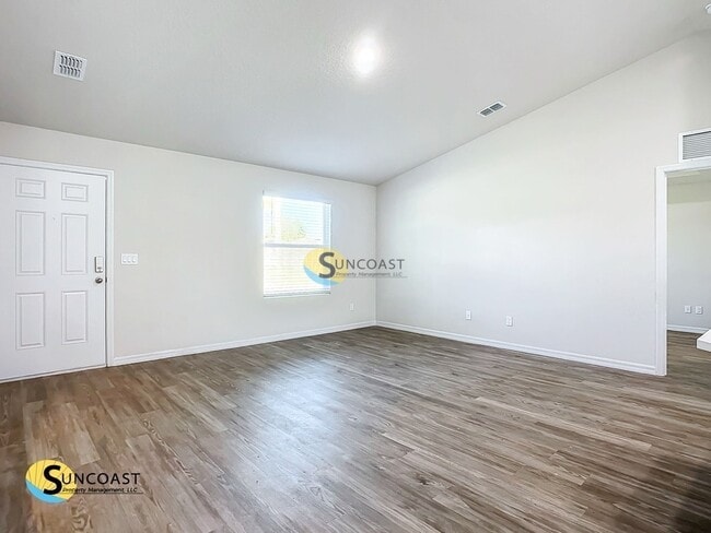 Photo - 303 Chiquita Blvd N