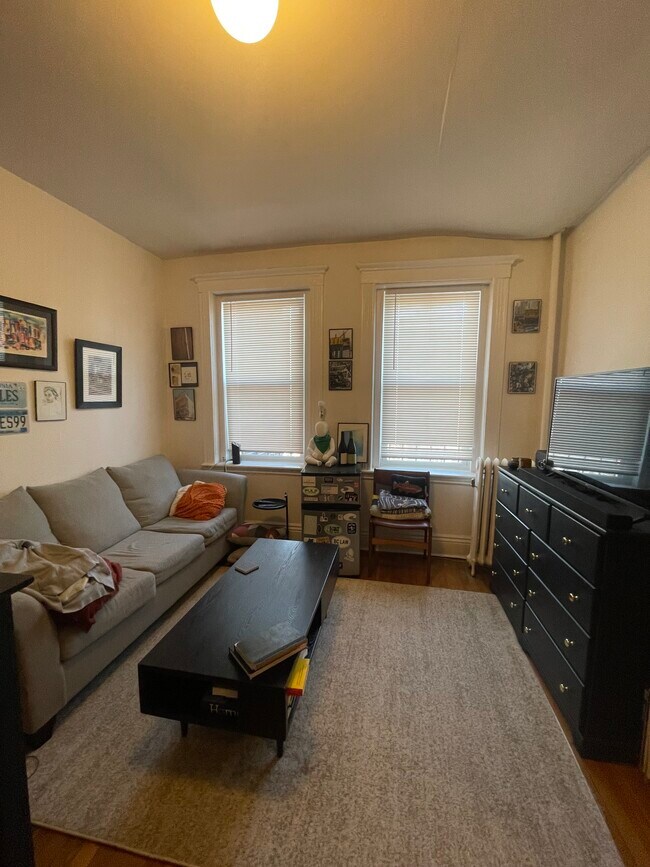 198 Strathmore Rd Unit 3