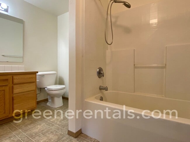 Photo - 3BR 2BA Townhouse Located off Steilacoom Rd