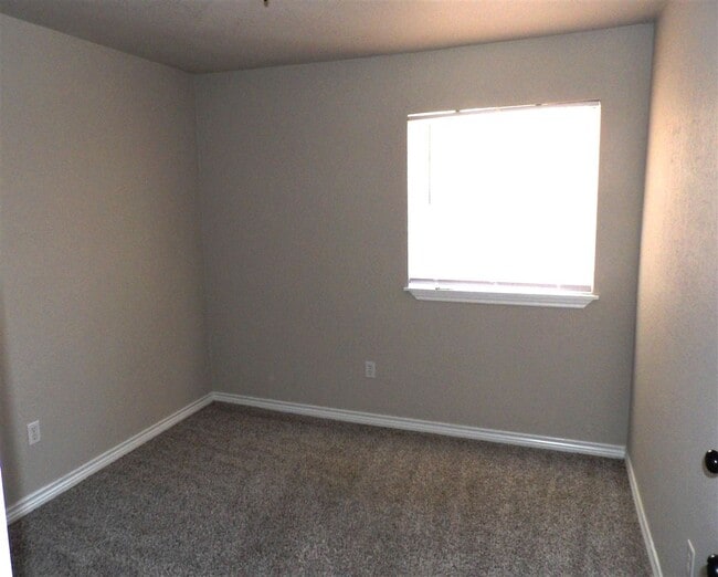 Photo - 125 SE Surrey Ln