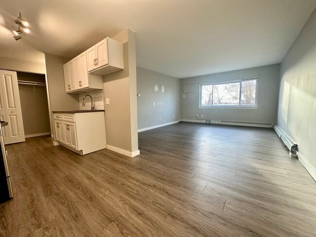 Photo - 111 Sherbrooke Ave Unit 128