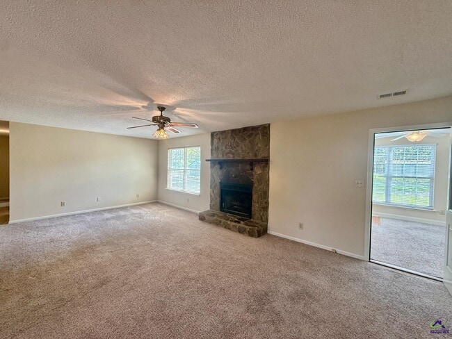 Photo - 104 Water Dr