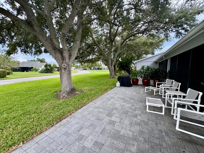 Photo - 198 Somerset Cir N