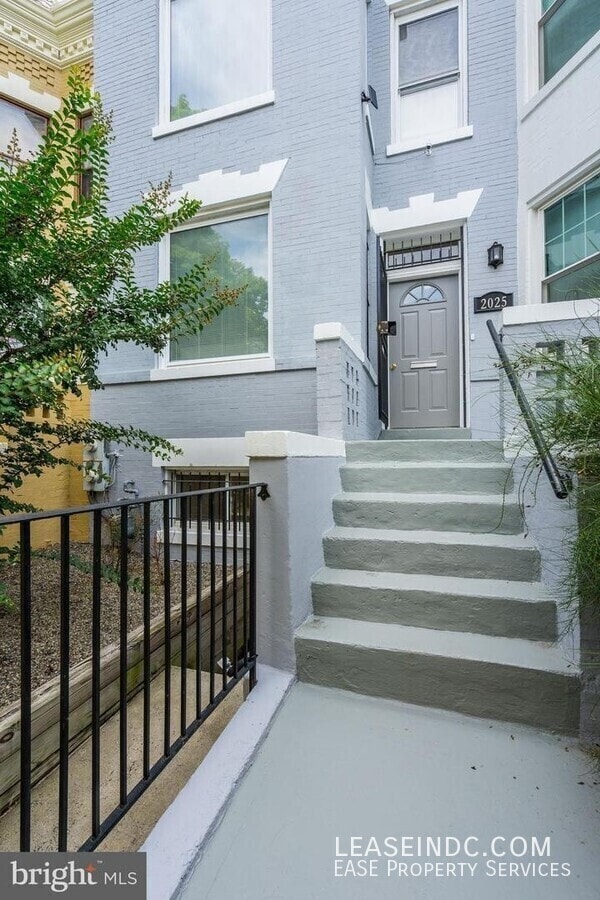 Photo - 2025 Flagler Pl NW Unit #B