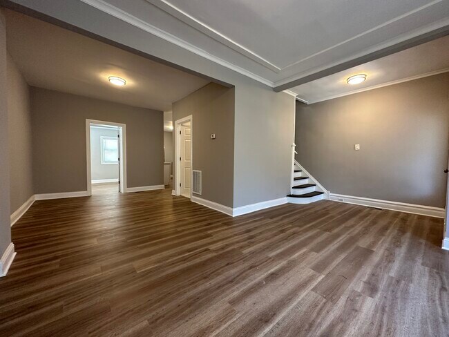 Photo - 10610 S La Salle St