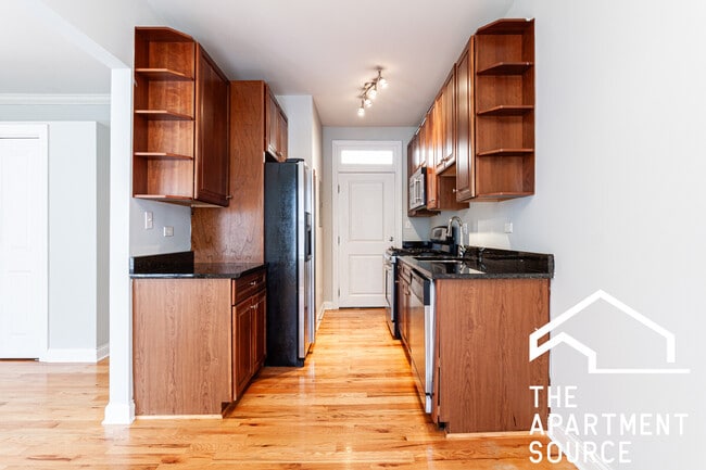 Building Photo - 736 W Addison St