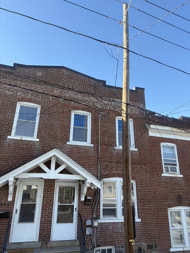 Building Photo - 606 Carlton Ave Rental