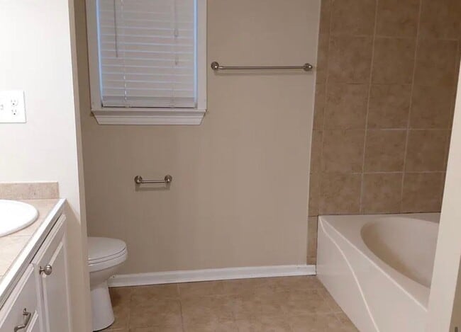 Photo - 2636 Whiteleigh Ct NE
