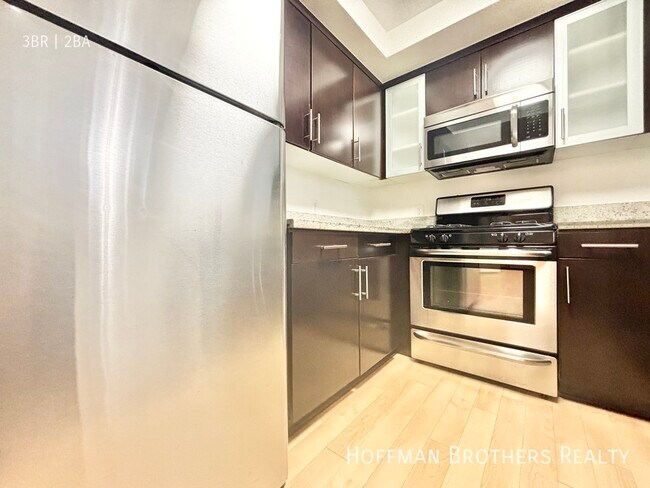 Photo - 937 Palm Ave Unit 305