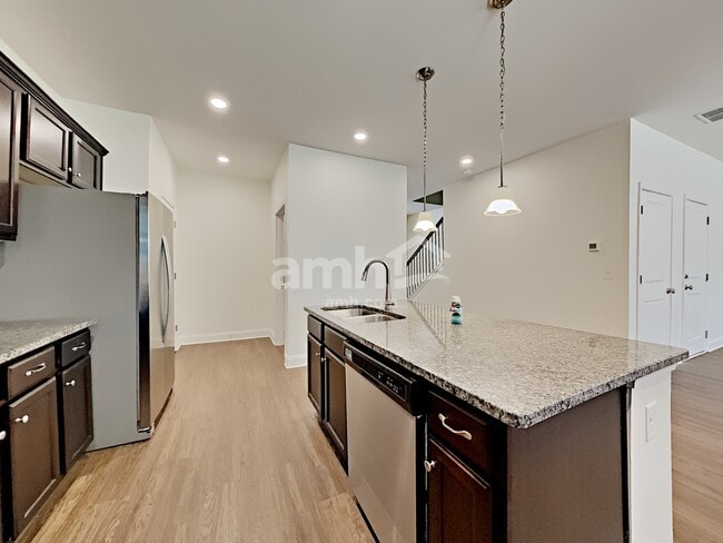 Photo - 144 Lindridge Dr